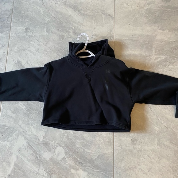 Lululemon cropped Team Canada - Picture 1 of 3